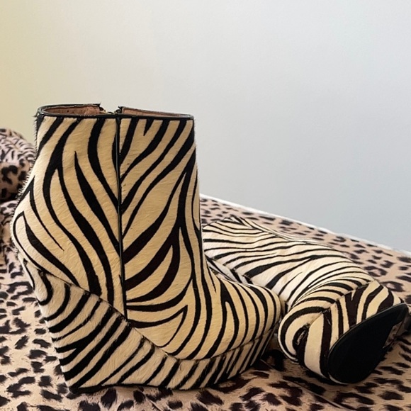Zebra booties - Picture 4 of 4